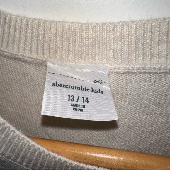 Abercrombie kids Daisy pattern sweater vest Knit Sweater Youth Size 13/14 NWT - Picture 7 of 7